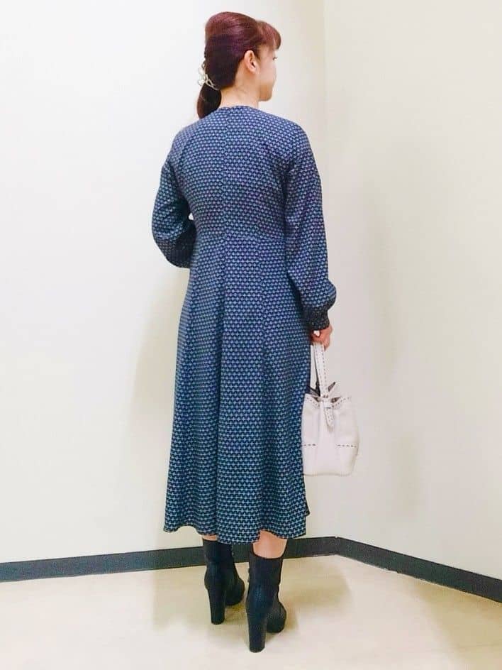 花さんの「Reflect｜【通勤/お出かけ◎】ジオメプリントクラシカルワンピース」を使ったコーディネート