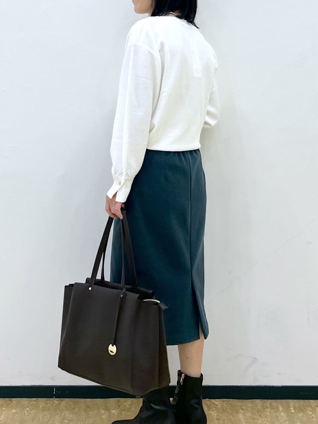 su.さんの「index｜ラメガーター編みボートネックニット【洗濯機OK】《8col／XS～LL》」を使ったコーディネート