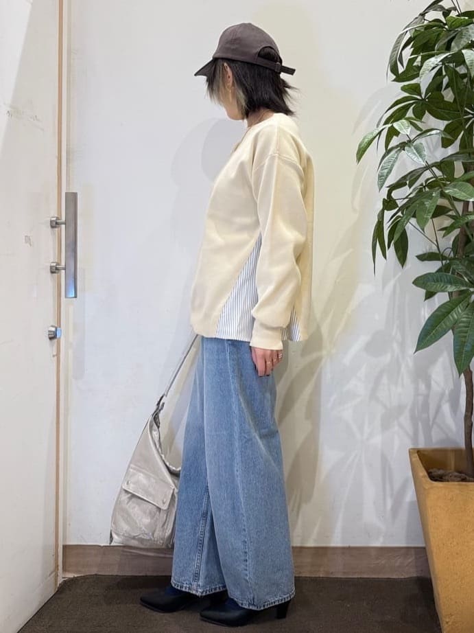 misakiさんの「SHOO･LA･RUE｜【洗濯機可/S-LL/体型カバー】横姿もきれい見え スポンディッシュ Aライントップス」を使ったコーディネート