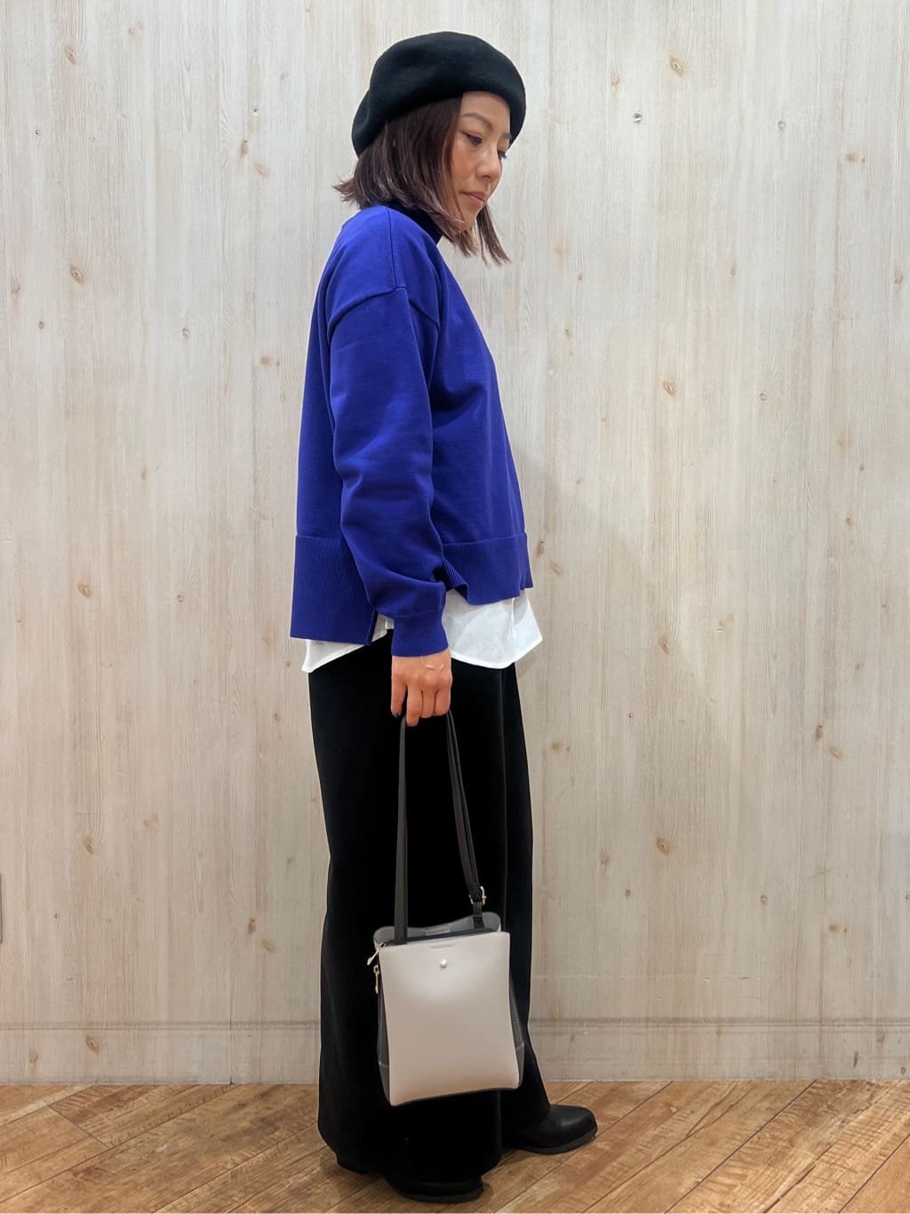 まーちゃんさんの「SHOO･LA･RUE｜【2点セット/洗濯機可/S-LL】着回しがきく もちもちハイネックニット+裾シャツインナー」を使ったコーディネート