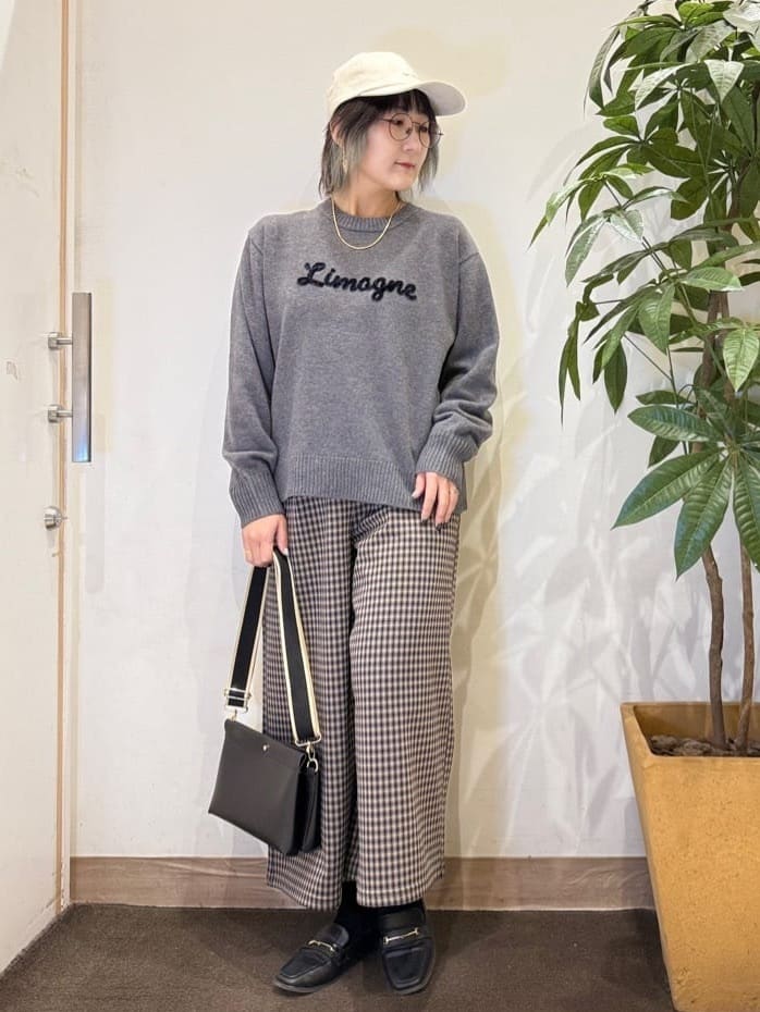 misakiさんの「SHOO･LA･RUE｜【S-LL/洗濯機可】ふわふわがやみつきになる柔らかさ スウェットライクロゴニット」を使ったコーディネート