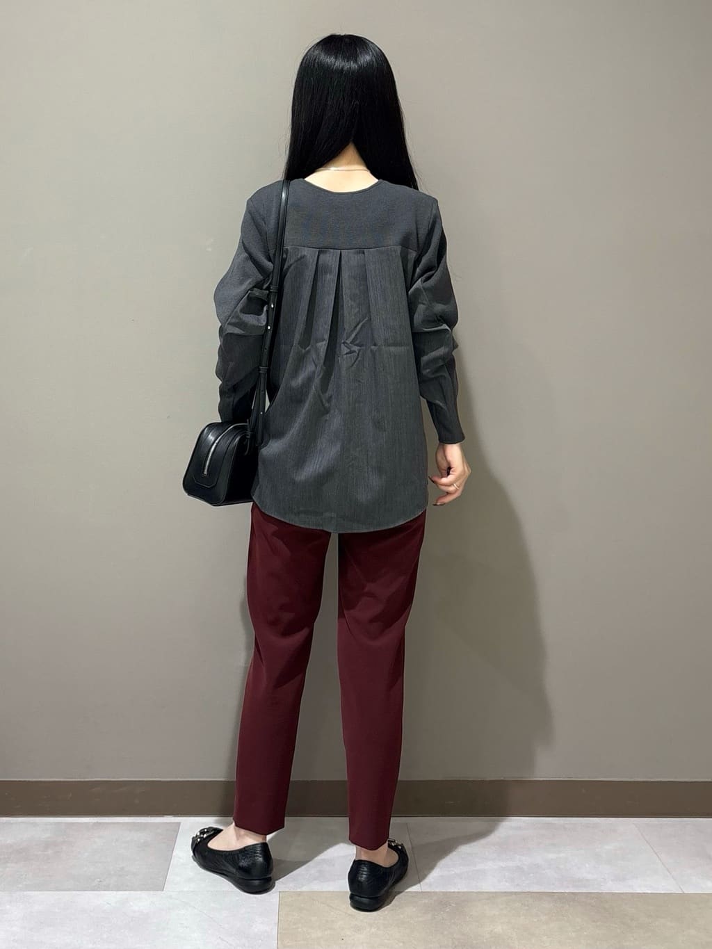 KEIKOさんの「INDIVI｜人気NO.1【褒められパンツ／高ストレッチ／ウエストゴム】タックテーパードパンツ」を使ったコーディネート