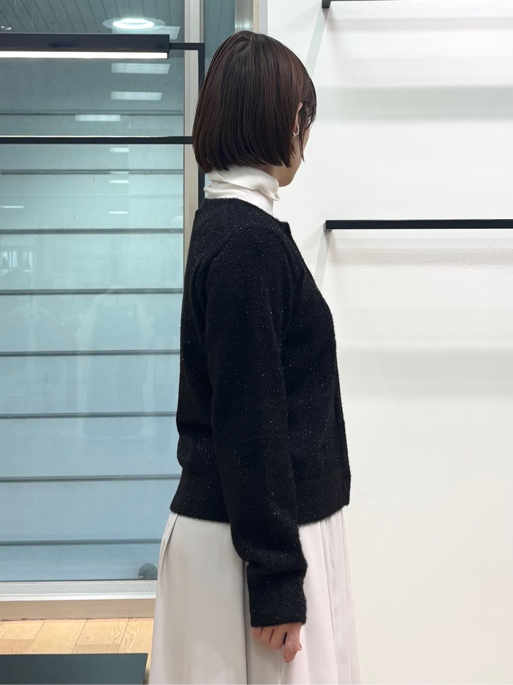 asamiさんの「INDIVI｜【洗える】ラメニットカーディガン」を使ったコーディネート