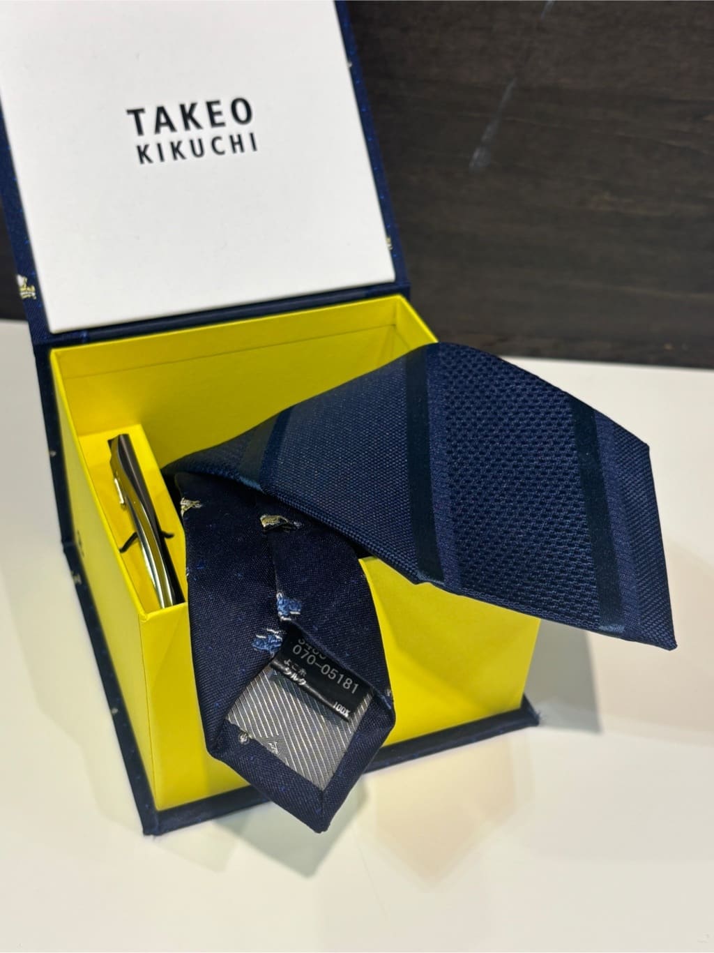 ヒナさんの「TAKEO KIKUCHI｜【BOXセット】クラシックシャドーストライプ ネクタイ＆タイバー」を使ったコーディネート