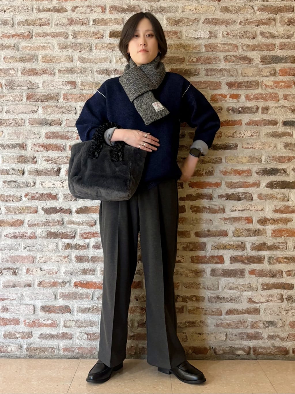 しばさんの「THE SHOP TK｜【大人の上品カジュアルを叶える】ハグするニット 洗濯機OK／6色展開」を使ったコーディネート
