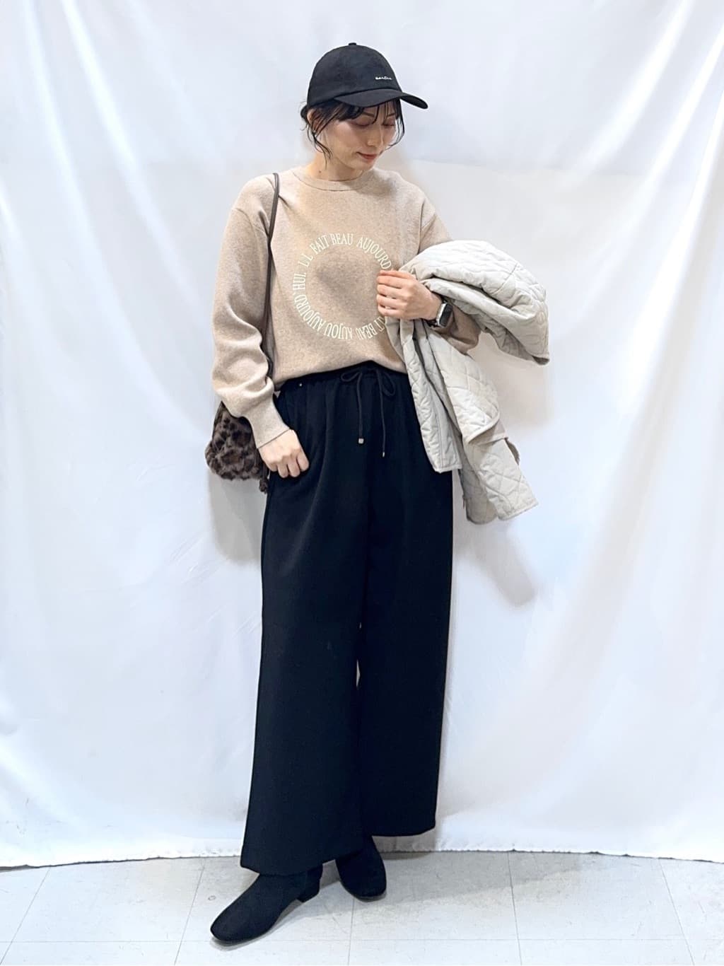 𝐇𝐢𝐫𝐨𝐦𝐢さんの「SHOO･LA･RUE｜【洗濯機可/S-LL】もちもちタッチ スウェットライクロゴニット」を使ったコーディネート