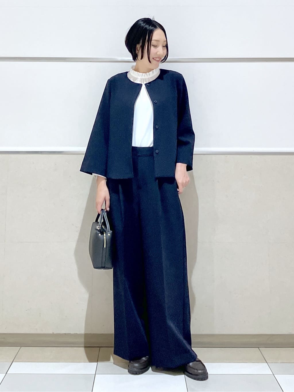 eriko さんの「Dessin｜【洗える】フリルネックジョーゼットブラウス」を使ったコーディネート