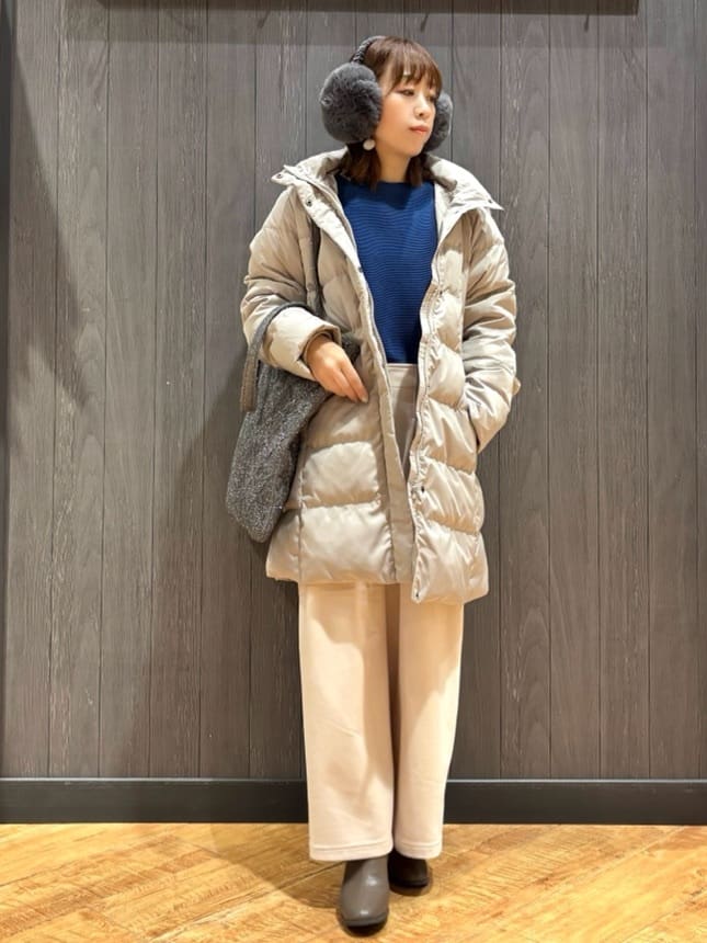 meiさんの「SHOO･LA･RUE｜【洗濯機可/撥水】フェイクファーフード ロングダウン」を使ったコーディネート
