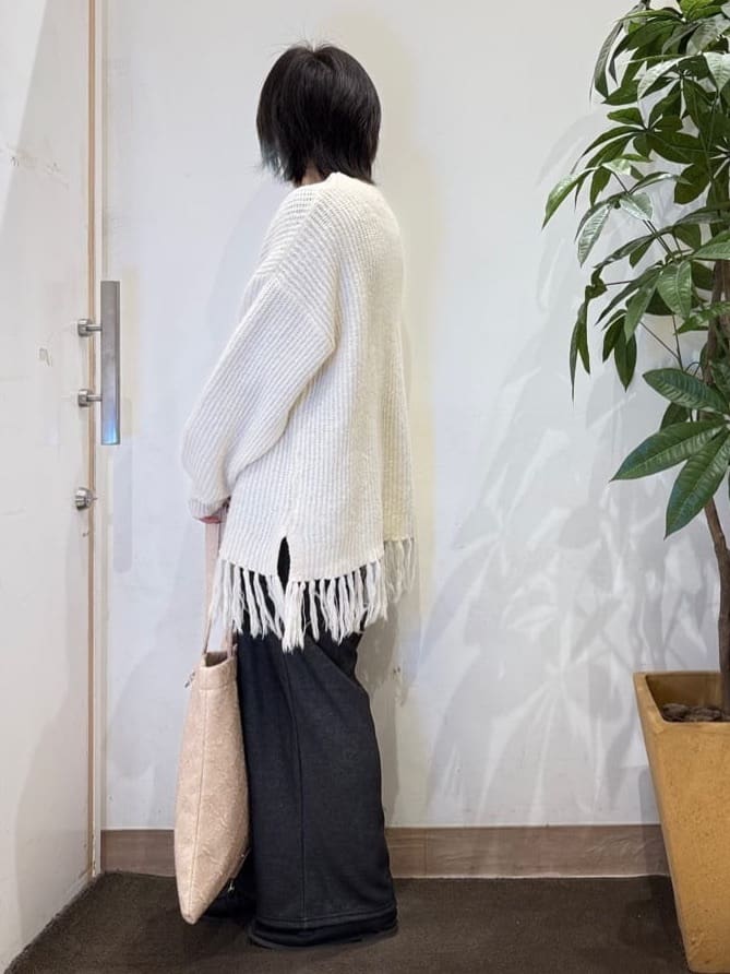misakiさんの「SHOO･LA･RUE｜【S-LL】1枚で決まる 裾フリンジニット」を使ったコーディネート