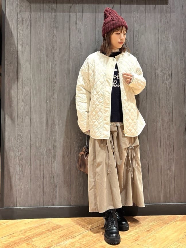 meiさんの「SHOO･LA･RUE｜【洗濯機可/S-LL】裾スカラップが差がつく コード刺繍ロゴニット」を使ったコーディネート