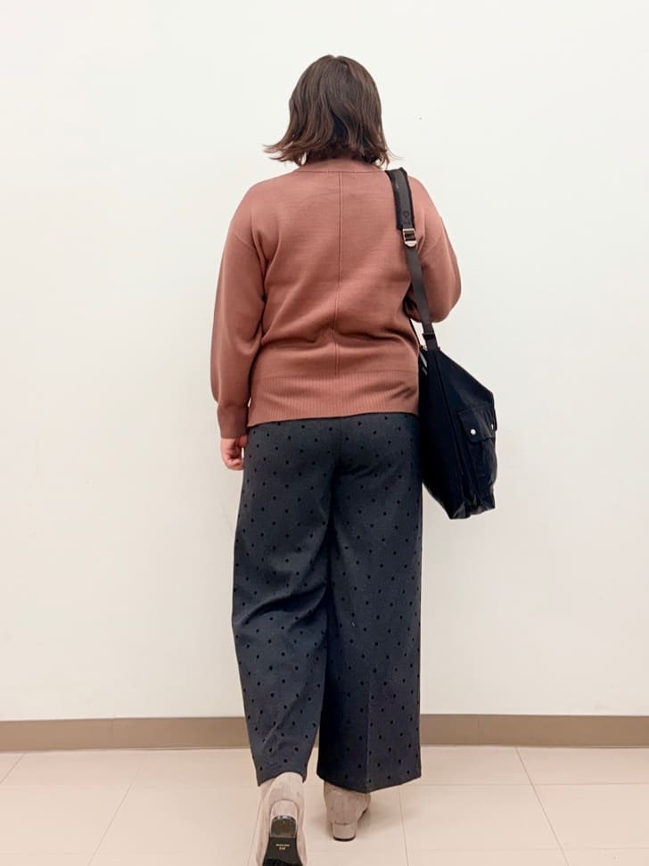 haruさんの「SHOO･LA･RUE｜【洗濯機可/S-LL】厚すぎない　ゆったりシンプルもちもちニット」を使ったコーディネート