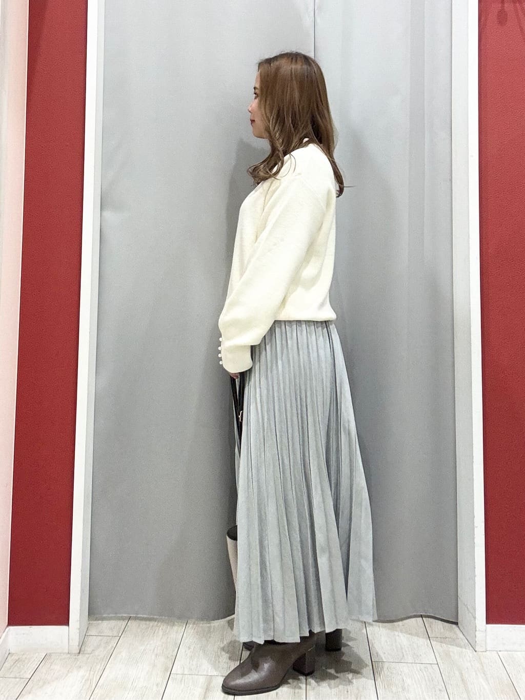 shioさんの「SHOO･LA･RUE｜【洗濯機可/S-LL】きれいめにもカジュアルにも スエードライク プリーツスカート」を使ったコーディネート