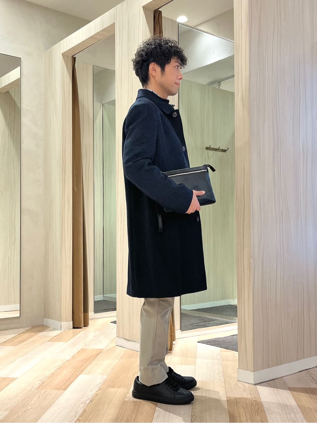 URAさんの「TAKEO KIKUCHI｜アンチピリング ジップアップ ニット」を使ったコーディネート
