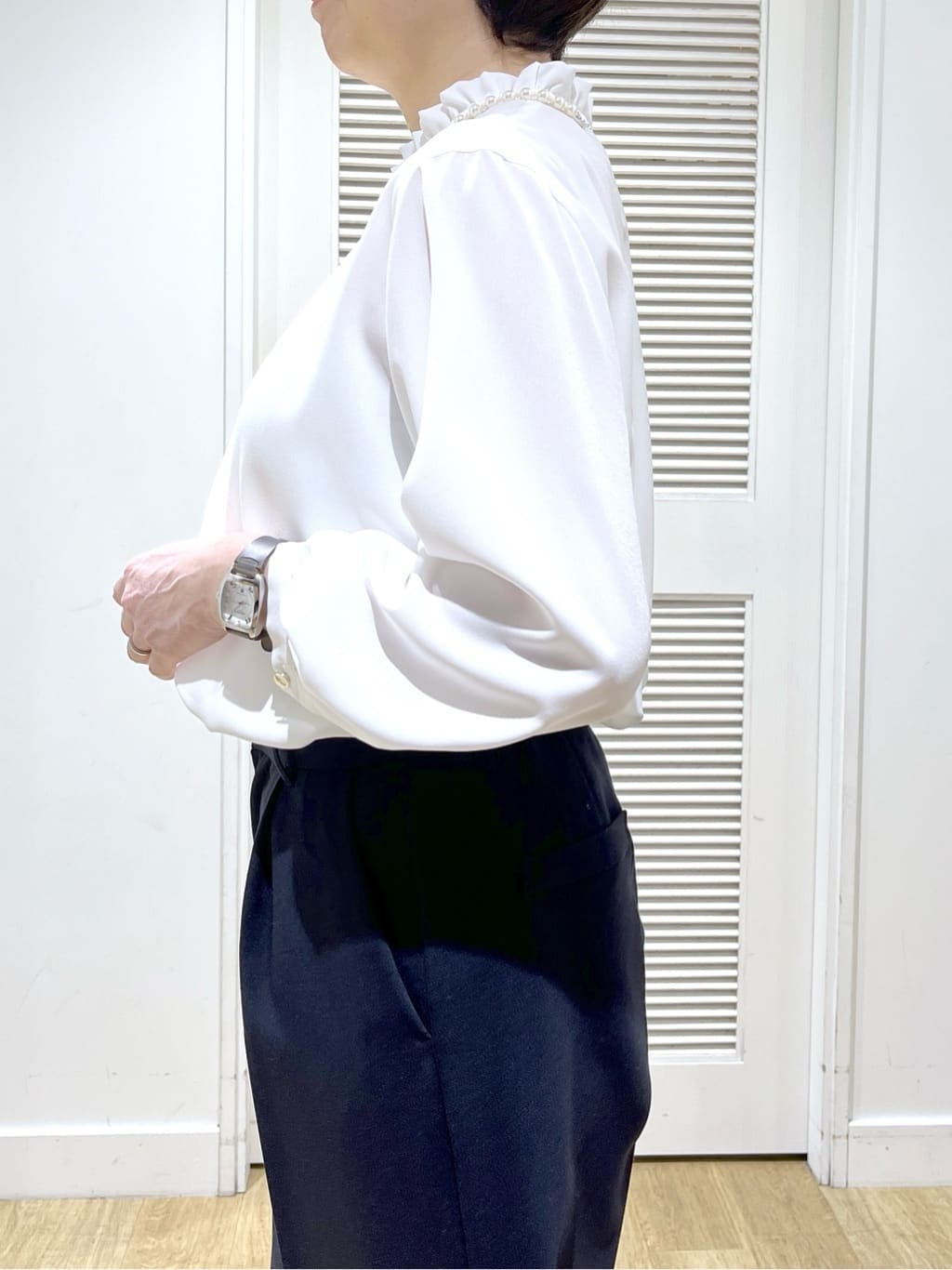 Miyazakiさんの「Dessin｜【洗える】フリルネックジョーゼットブラウス」を使ったコーディネート