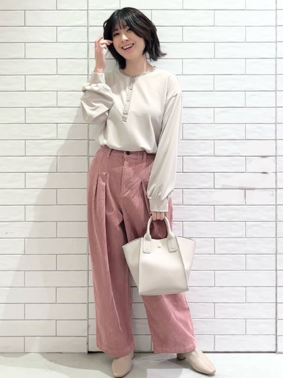 しおりさんの「OPAQUE.CLIP｜ヘリンボーンステンカラーコート」を使ったコーディネート