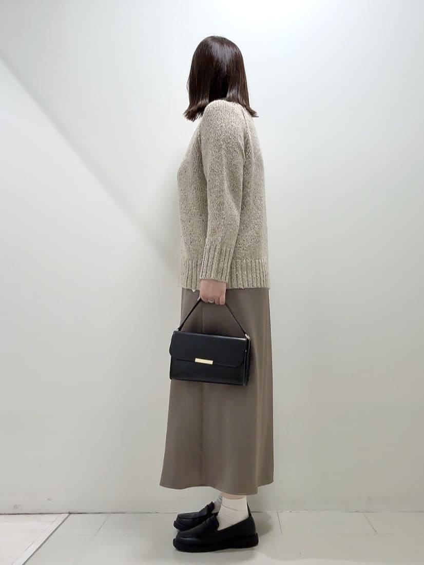 YUIさんの「UNTITLED｜【ウエストゴム/洗える】サテンナロースカート」を使ったコーディネート