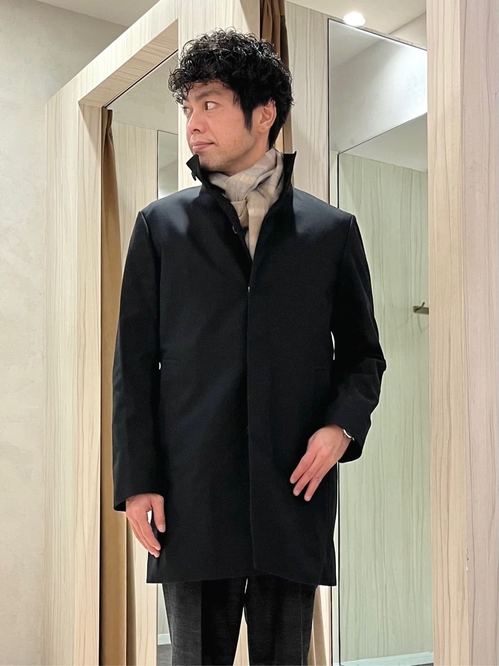 URAさんの「TAKEO KIKUCHI｜【ダウンライナー付き】ドビースタンドカラーコート」を使ったコーディネート