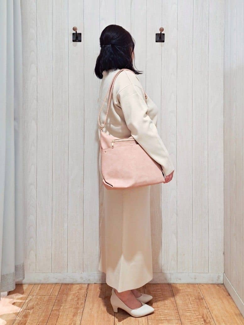 kotomiさんの「SHOO･LA･RUE｜【洗濯機可/セットアップ可】さりげないラメ使いで差をつける クルーネックニット」を使ったコーディネート