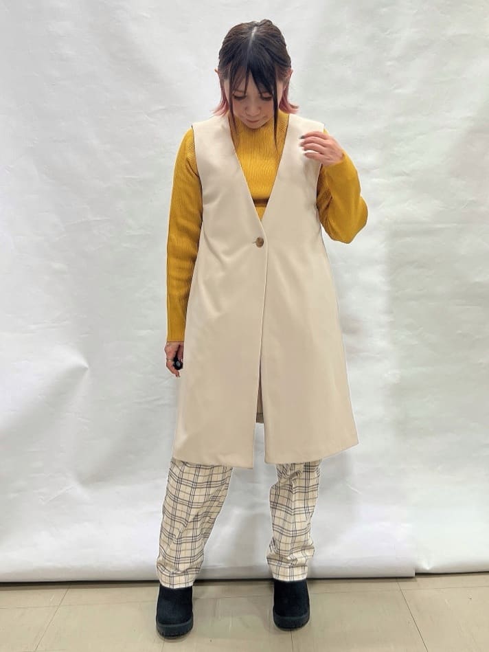 YUIさんの「SHOO･LA･RUE｜【絶妙なゆるピタ/洗濯機可】ちくちくしにくい リブハイネックやわらかニット」を使ったコーディネート