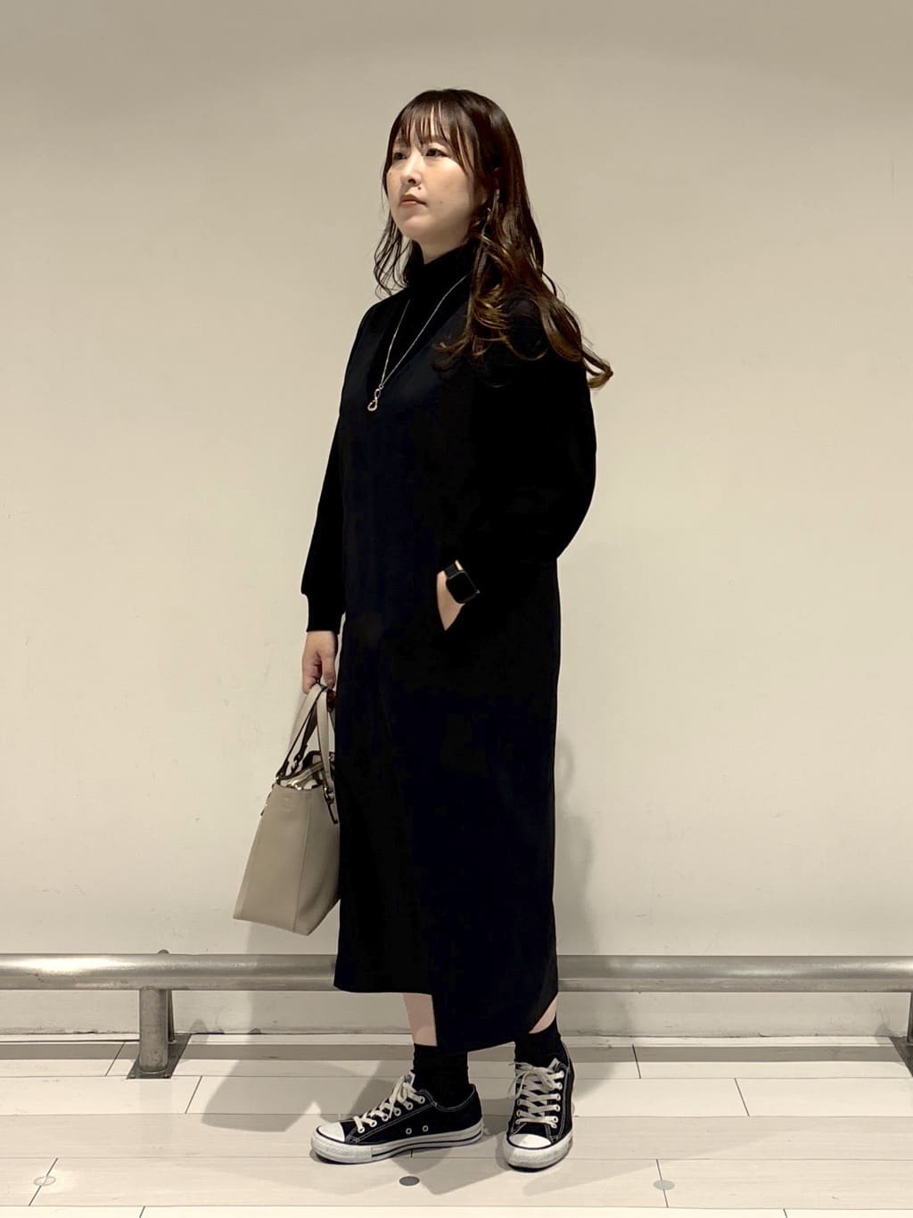 nakamuraさんの「Reflect｜【すっきりシルエット】スエードライクジャンパースカ―ト」を使ったコーディネート
