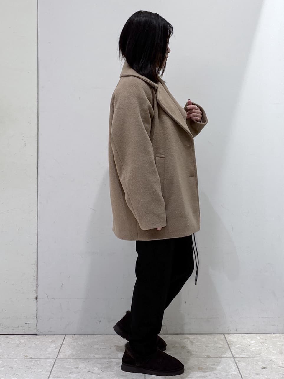 mameさんの「OPAQUE.CLIP｜カシミヤブレンドウールミドルピーコート」を使ったコーディネート