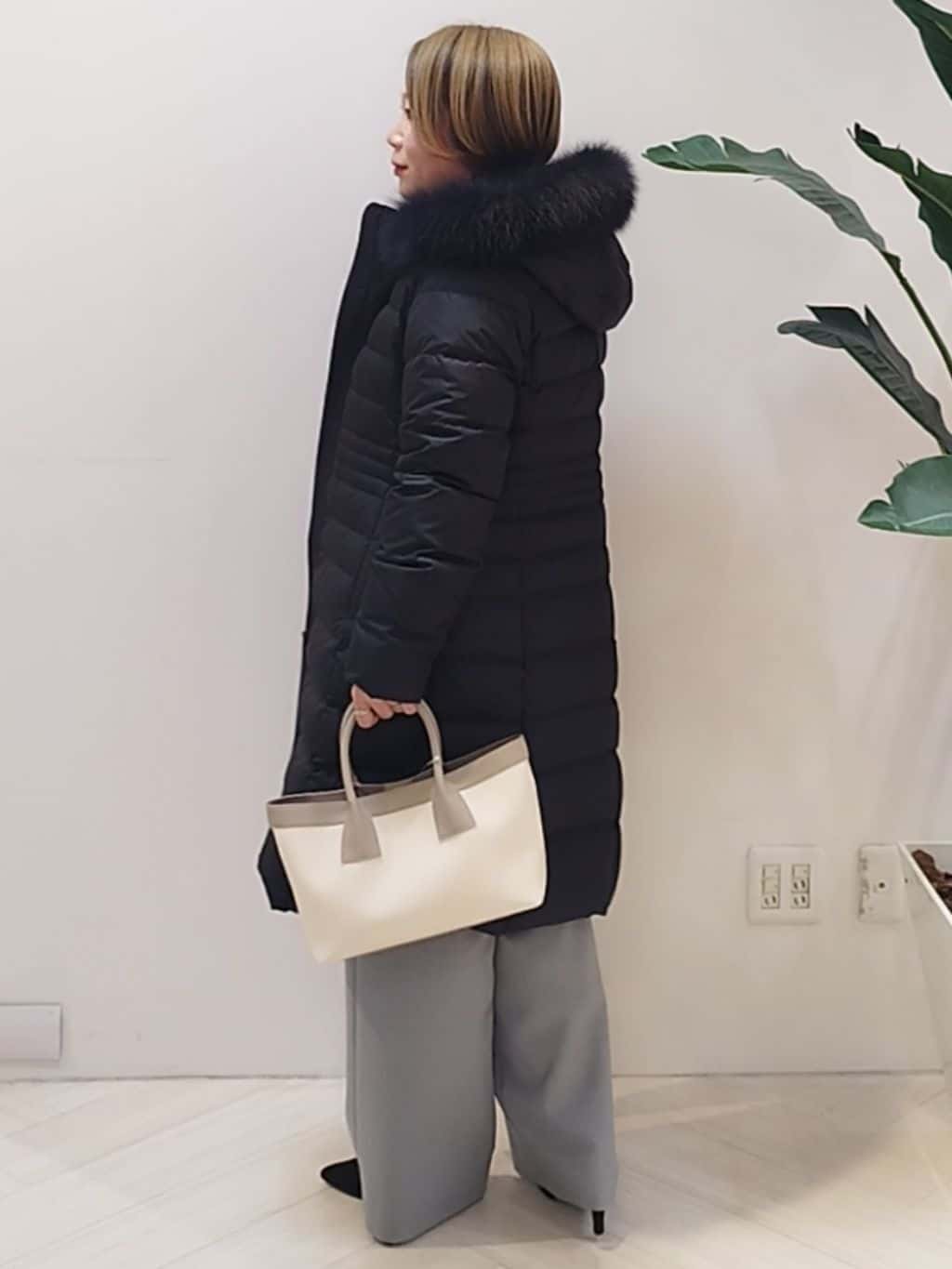 s u g iさんの「UNTITLED｜【はっ水機能/フード取り外し可/防寒】ロングダウンコート」を使ったコーディネート