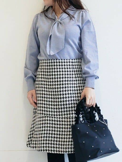 Riaさんの「index｜ゴールドパーツ付きボウタイニット【洗濯機OK】《10col／XS～LL》」を使ったコーディネート