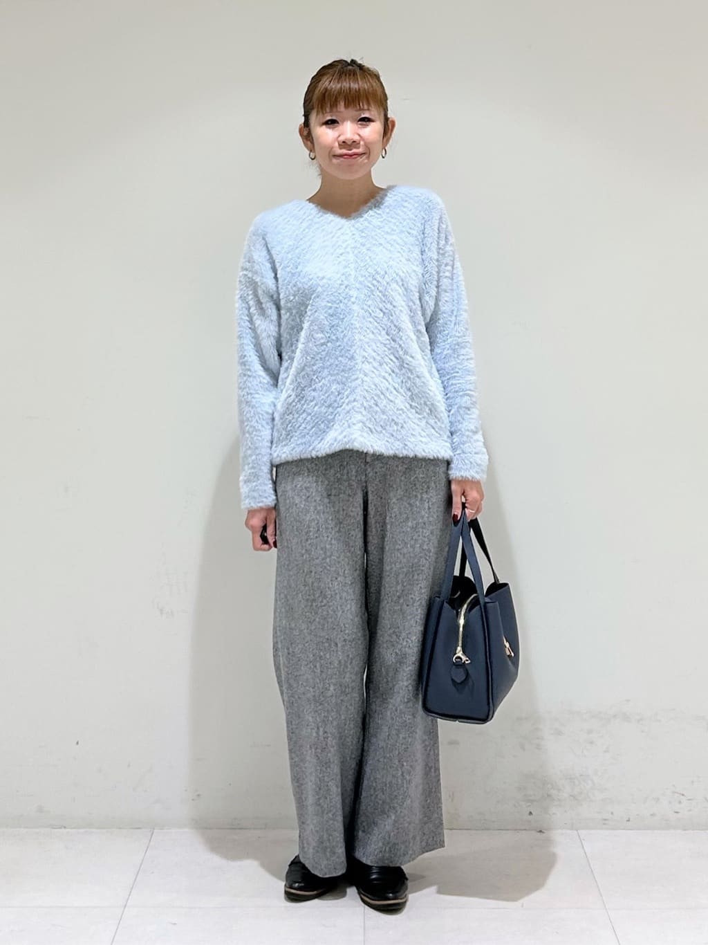 tsuyuさんの「INDIVI｜【合皮／ミドルサイズ】春カラーフォルムバッグ」を使ったコーディネート