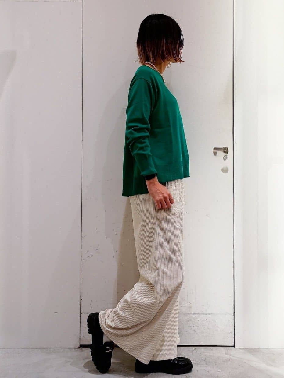 shinkoさんの「OPAQUE.CLIP｜金ボタンラメニットカーディガン【洗濯機OK】」を使ったコーディネート