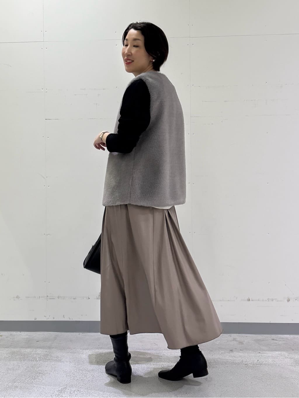 yuriさんの「INDIVI｜レザー調ギャザースカート」を使ったコーディネート