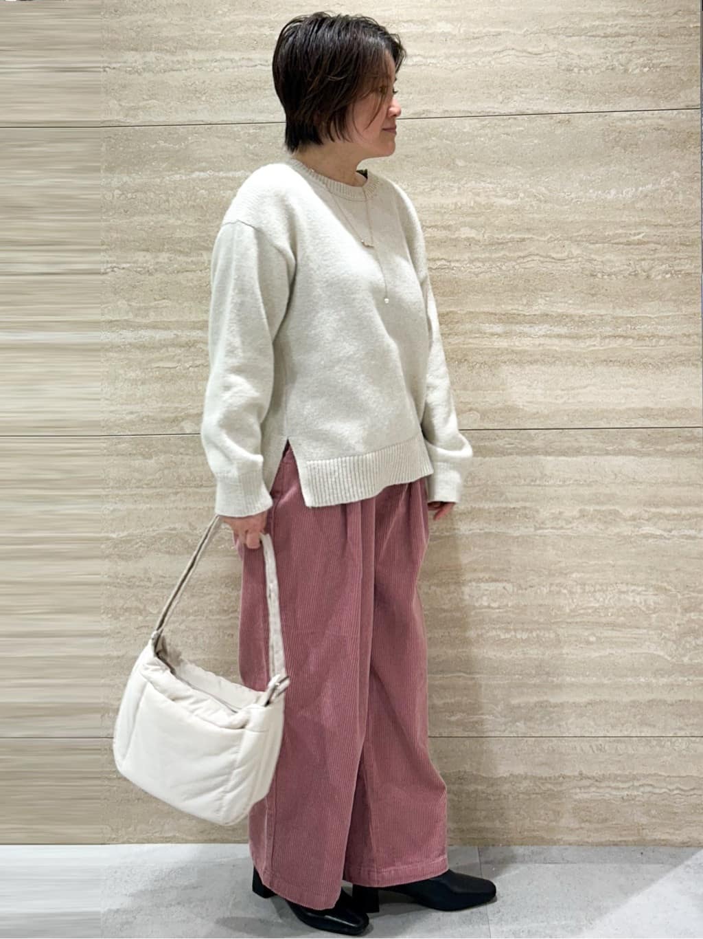 NAMIさんの「OPAQUE.CLIP｜リラクシークルーネックニット【洗濯機OK】」を使ったコーディネート
