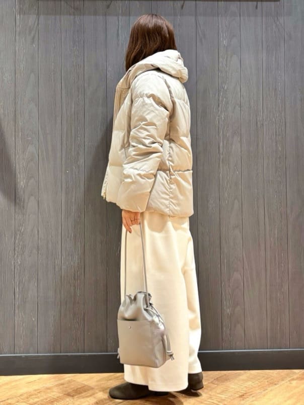 meiさんの「SHOO･LA･RUE｜【撥水/洗える】ショートフーディーダウン」を使ったコーディネート