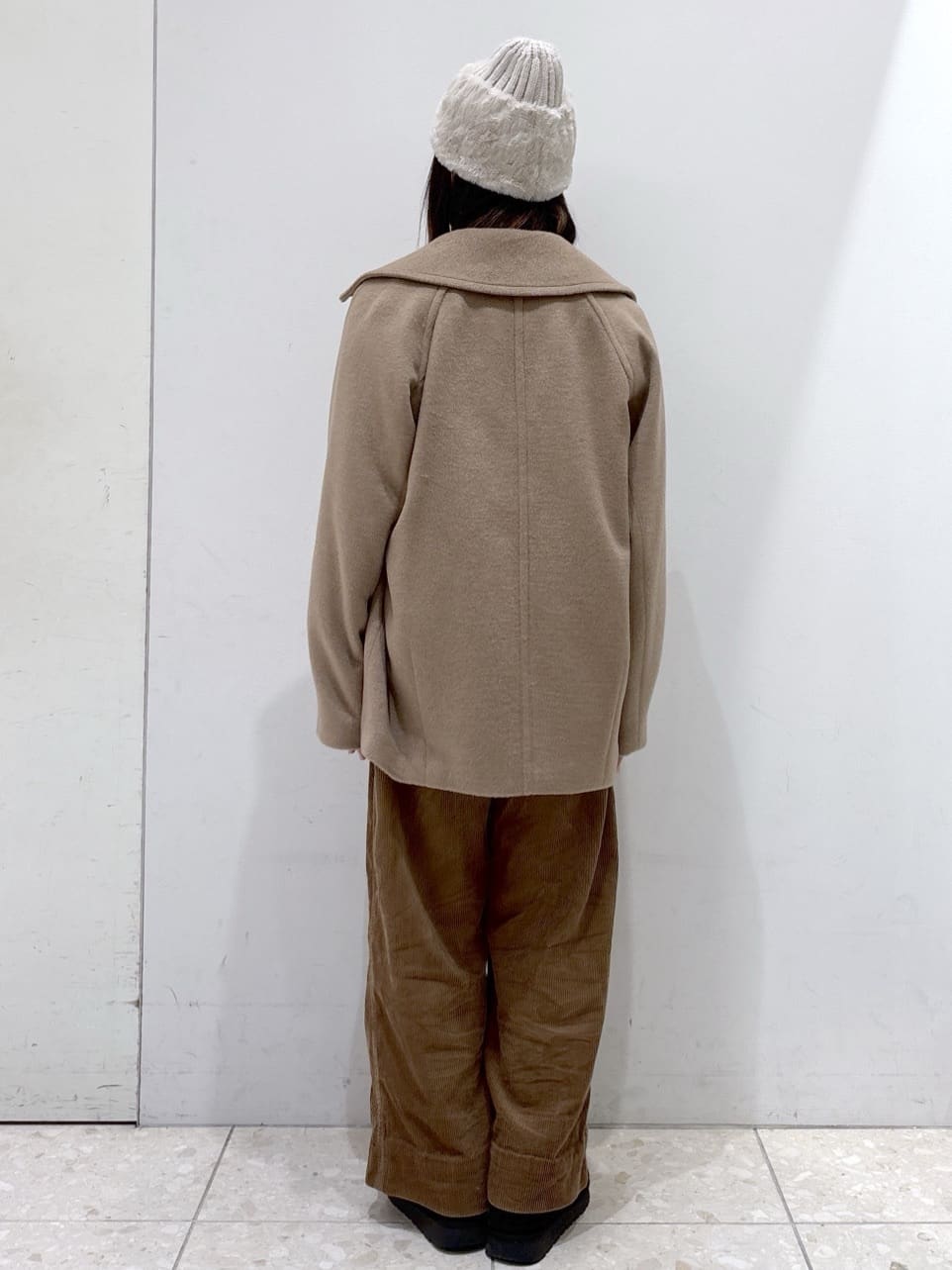 mameさんの「OPAQUE.CLIP｜カシミヤブレンドウールミドルピーコート」を使ったコーディネート