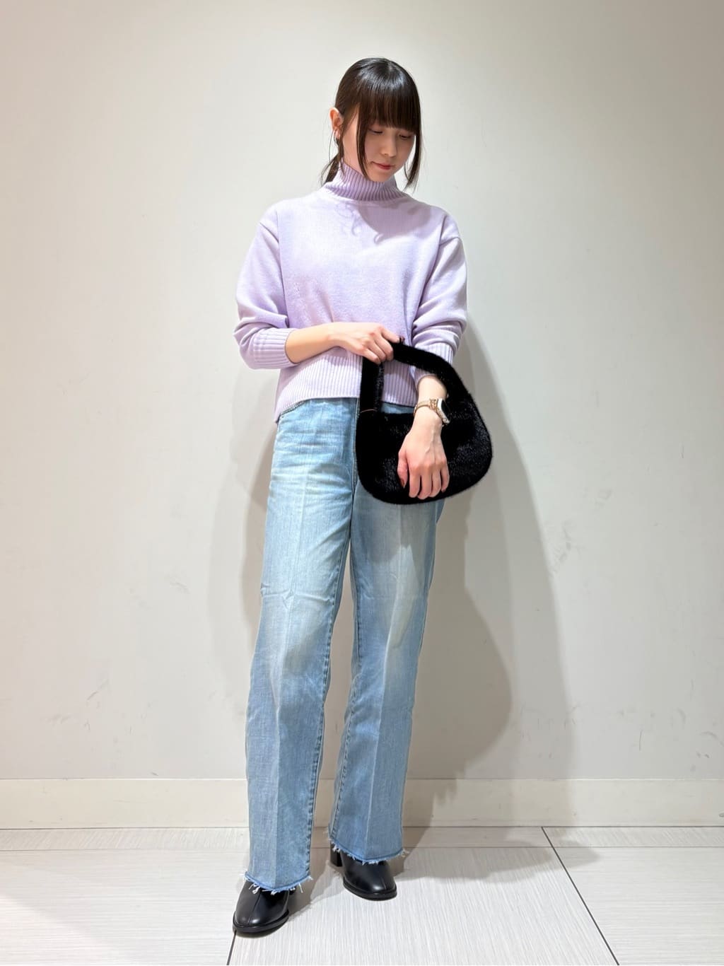 やなぎさんの「DRESSTERIOR｜センタープレス ワイドストレートデニム」を使ったコーディネート