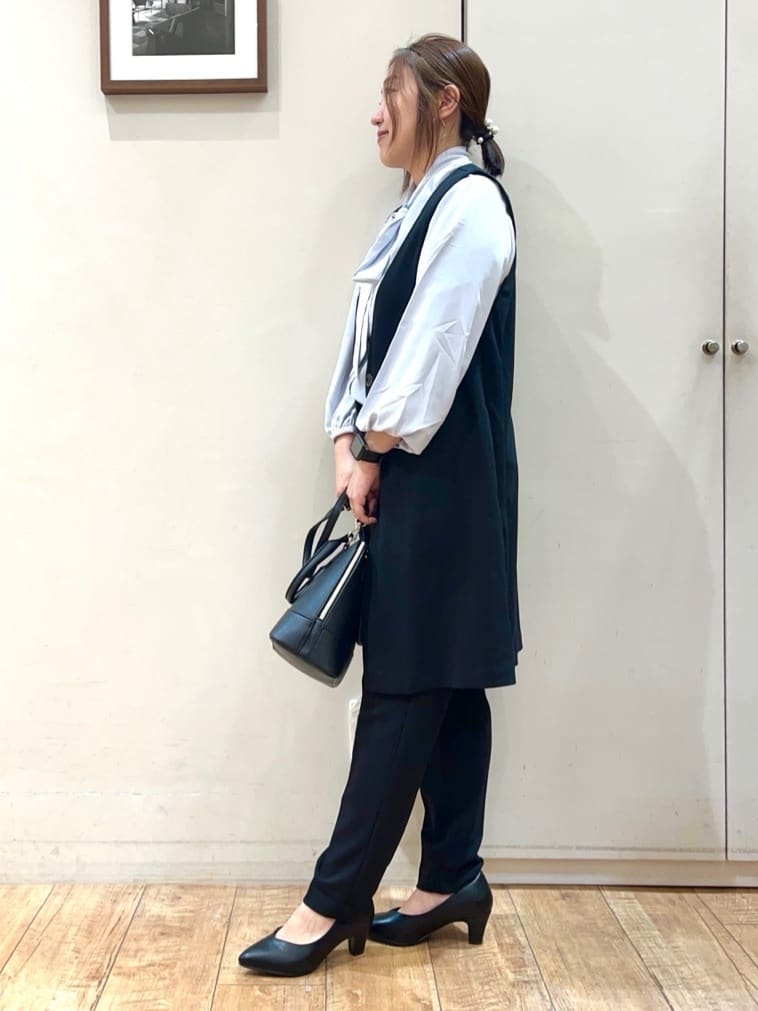 harusakuさんの「SHOO･LA･RUE｜【洗濯機可/セットアップ可/S-3L】きちんと楽に。カットジョーゼット ロングジレ」を使ったコーディネート