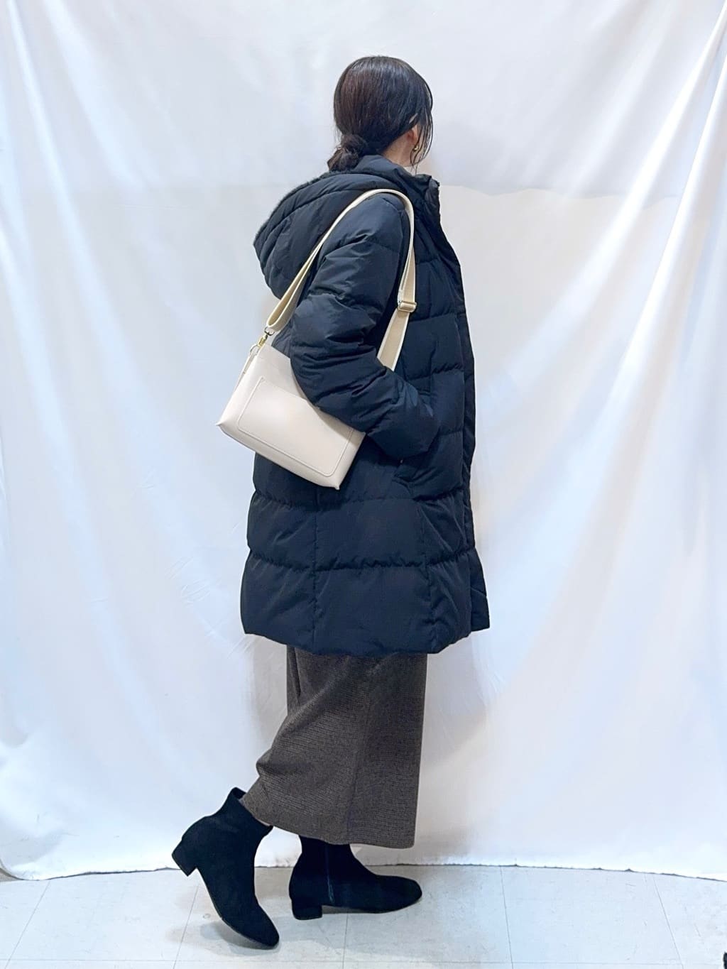 𝐇𝐢𝐫𝐨𝐦𝐢さんの「SHOO･LA･RUE｜【洗濯機可/撥水】フェイクファーフード ロングダウン」を使ったコーディネート