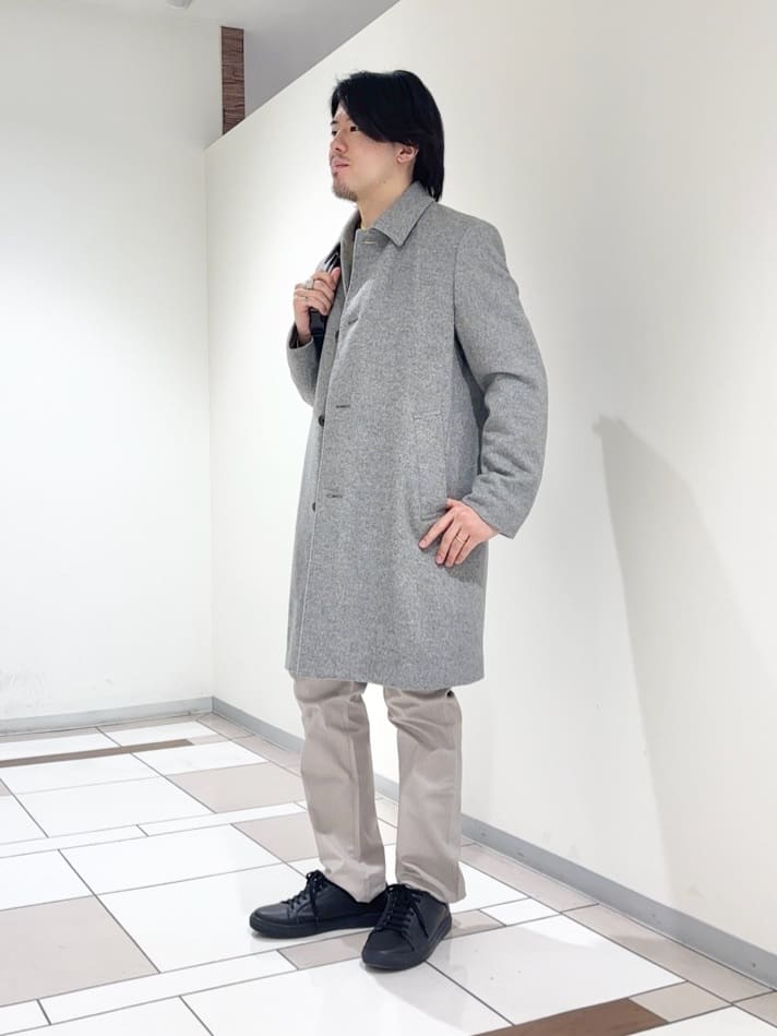 及川さんの「TAKEO KIKUCHI｜カシミヤブレンド ビーバー調ステンカラーコート」を使ったコーディネート