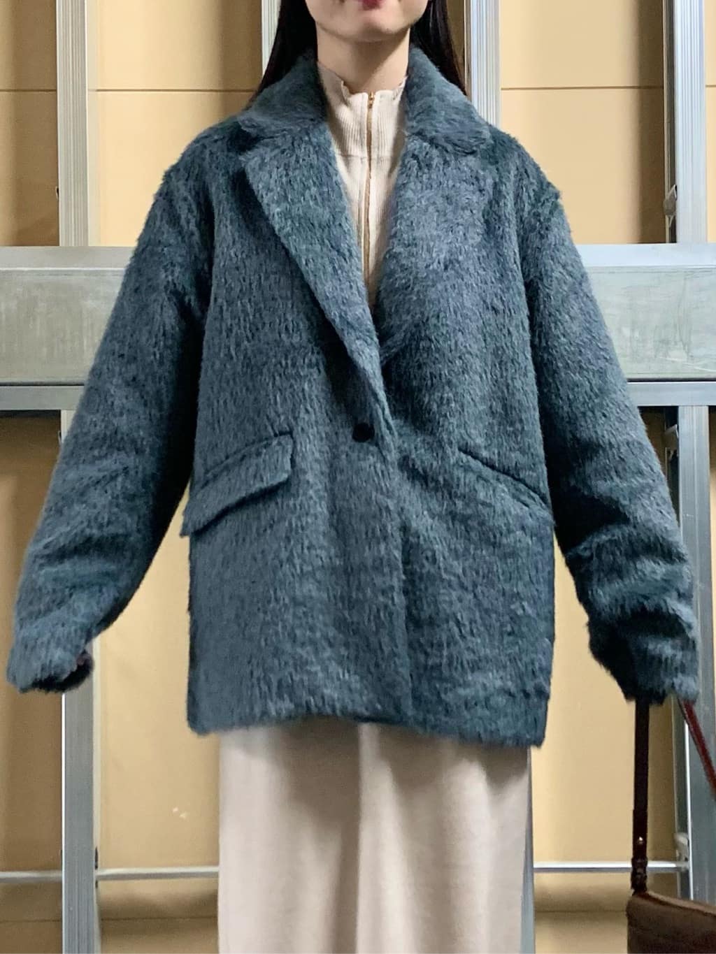 sahoさんの「THE SHOP TK｜纏うだけで大人上品 シャギーチェスターハーフコート」を使ったコーディネート