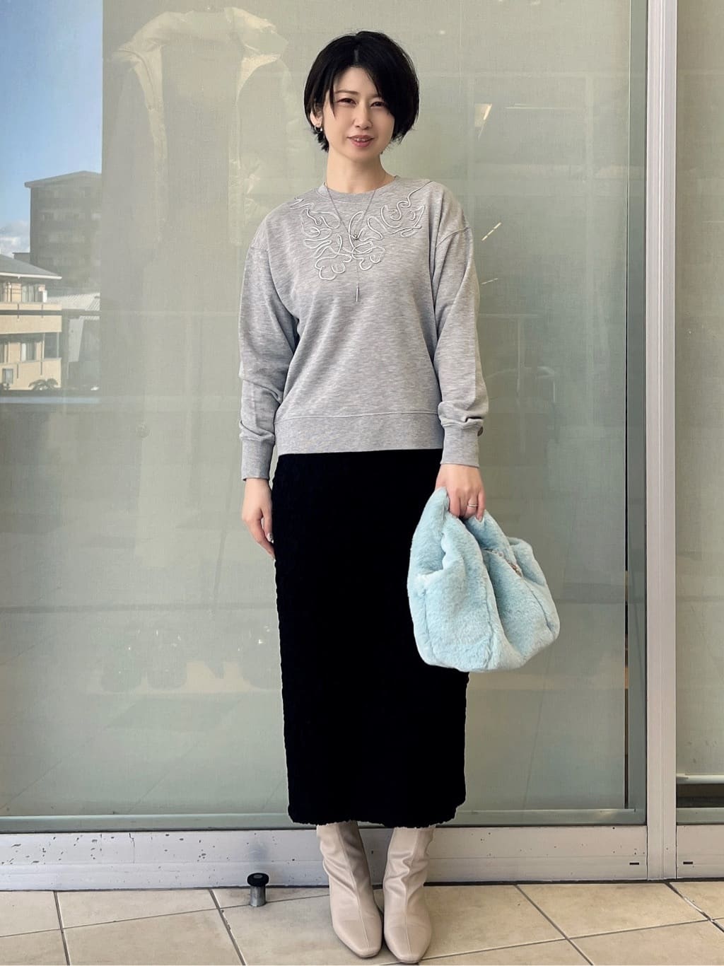 yo-koさんの「OPAQUE.CLIP｜コード刺繍裏毛プルオーバー【洗濯機OK】」を使ったコーディネート