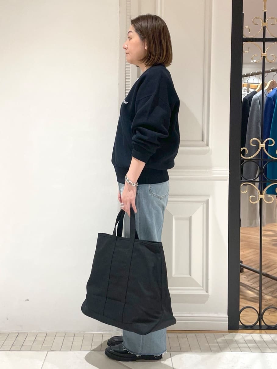 makiさんの「DRESSTERIOR｜センタープレス ワイドストレートデニム」を使ったコーディネート