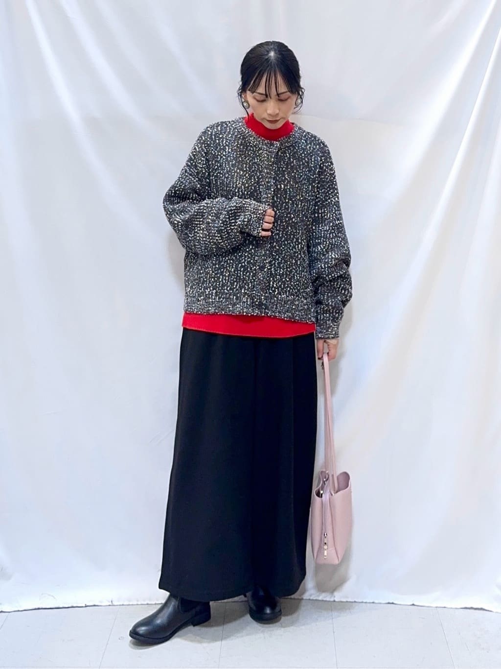𝐇𝐢𝐫𝐨𝐦𝐢さんの「SHOO･LA･RUE｜【洗濯機可/前後2WAY】ぽこぽこニットカーディガン」を使ったコーディネート