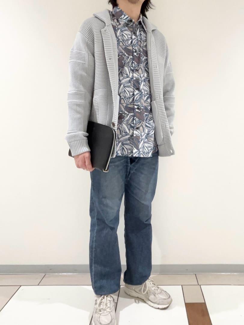 及川さんの「TAKEO KIKUCHI｜畦編みチェック ニットカーディガン」を使ったコーディネート