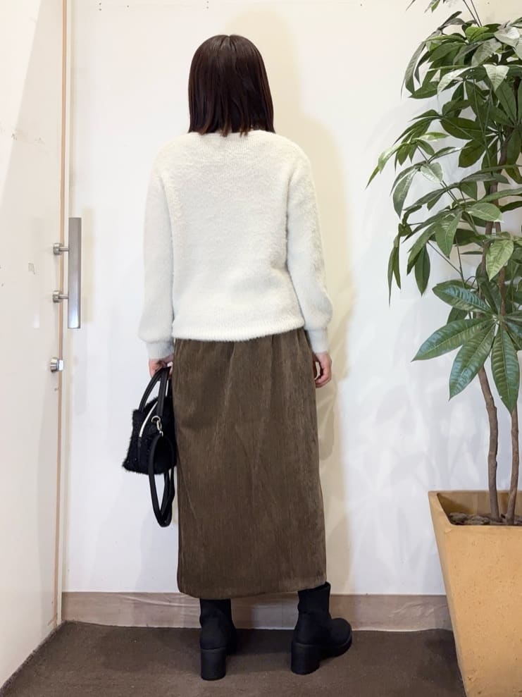 宗形さんの「SHOO･LA･RUE｜【S-LL】Iラインできれい見え モール風ナロースカート」を使ったコーディネート
