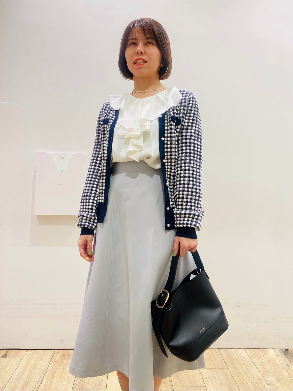 YUKOさんの「index｜チェックジャカードカーディガン【洗濯機OK】」を使ったコーディネート
