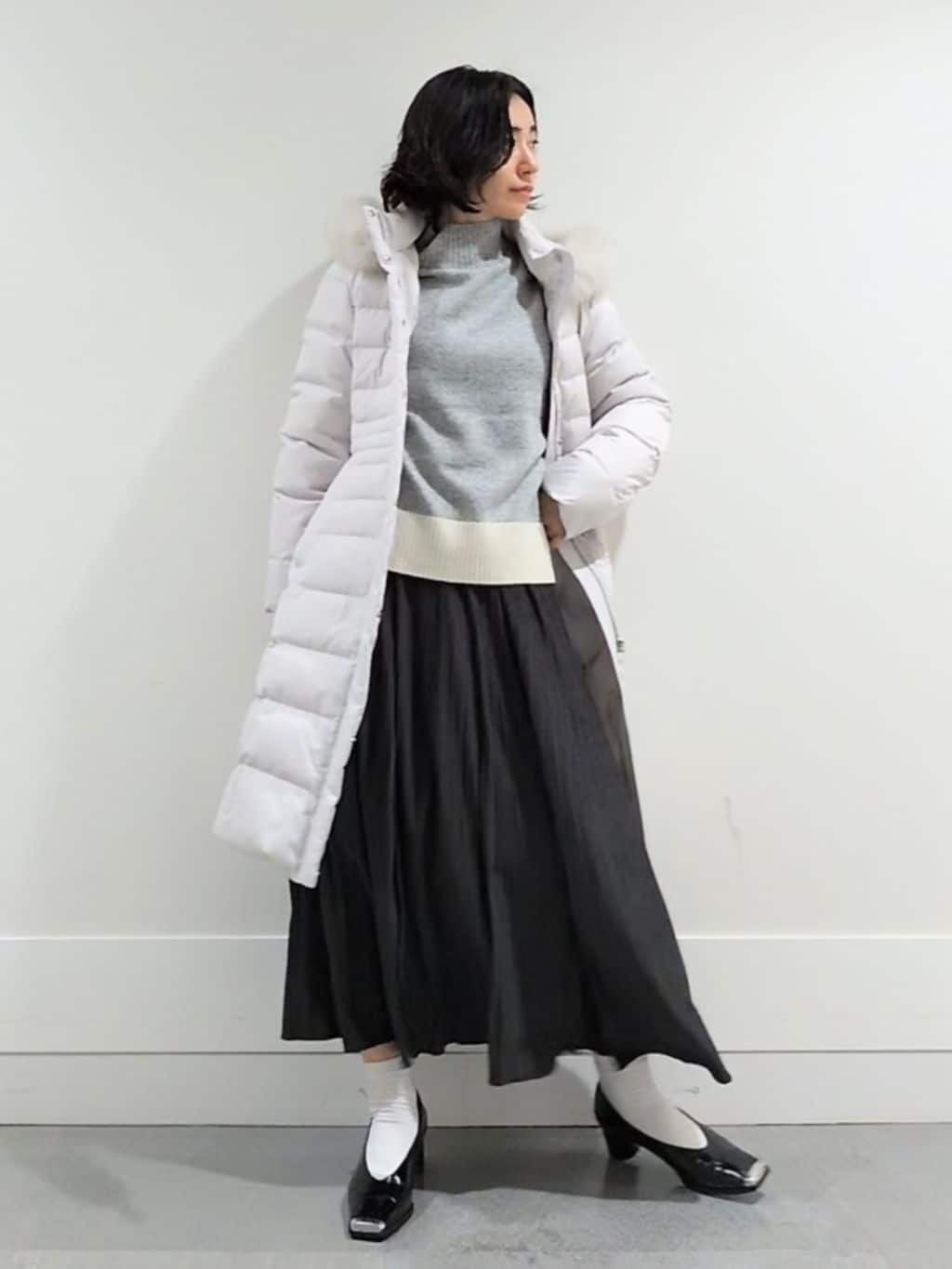 ミズタさんの「UNTITLED｜【はっ水機能/フード取り外し可/防寒】ロングダウンコート」を使ったコーディネート