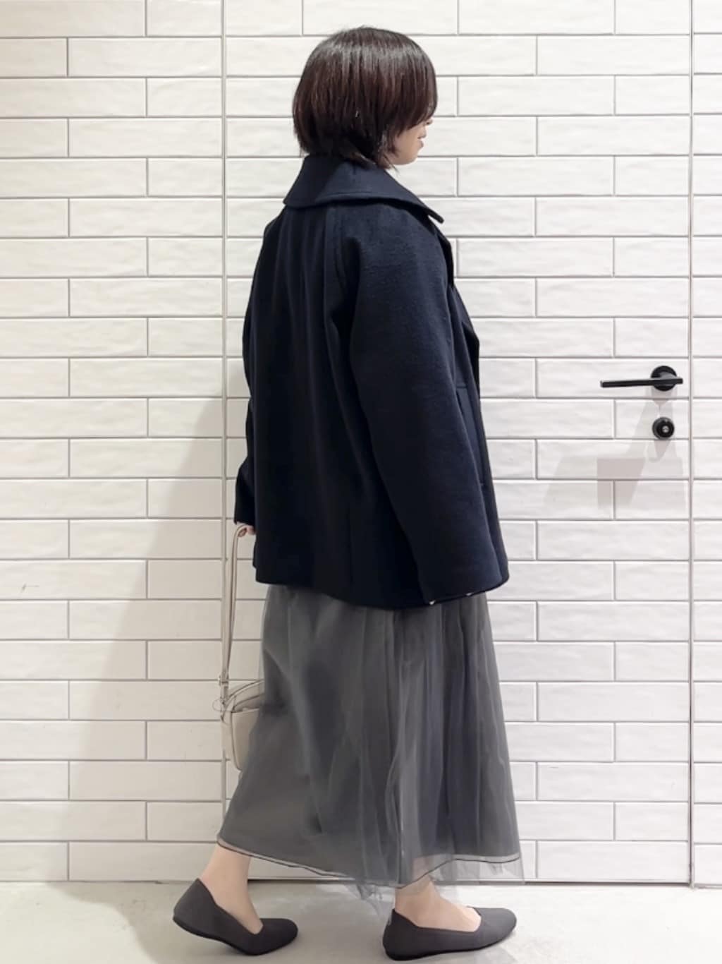 しおりさんの「OPAQUE.CLIP｜カシミヤブレンドウールミドルピーコート」を使ったコーディネート