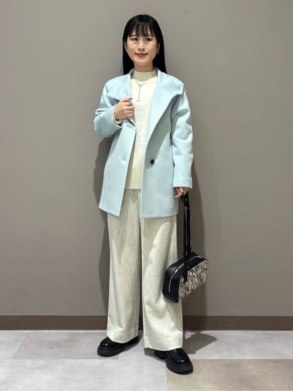 KEIKOさんの「INDIVI｜【日本製／ミドル丈】スタンドカラーミドルコート」を使ったコーディネート
