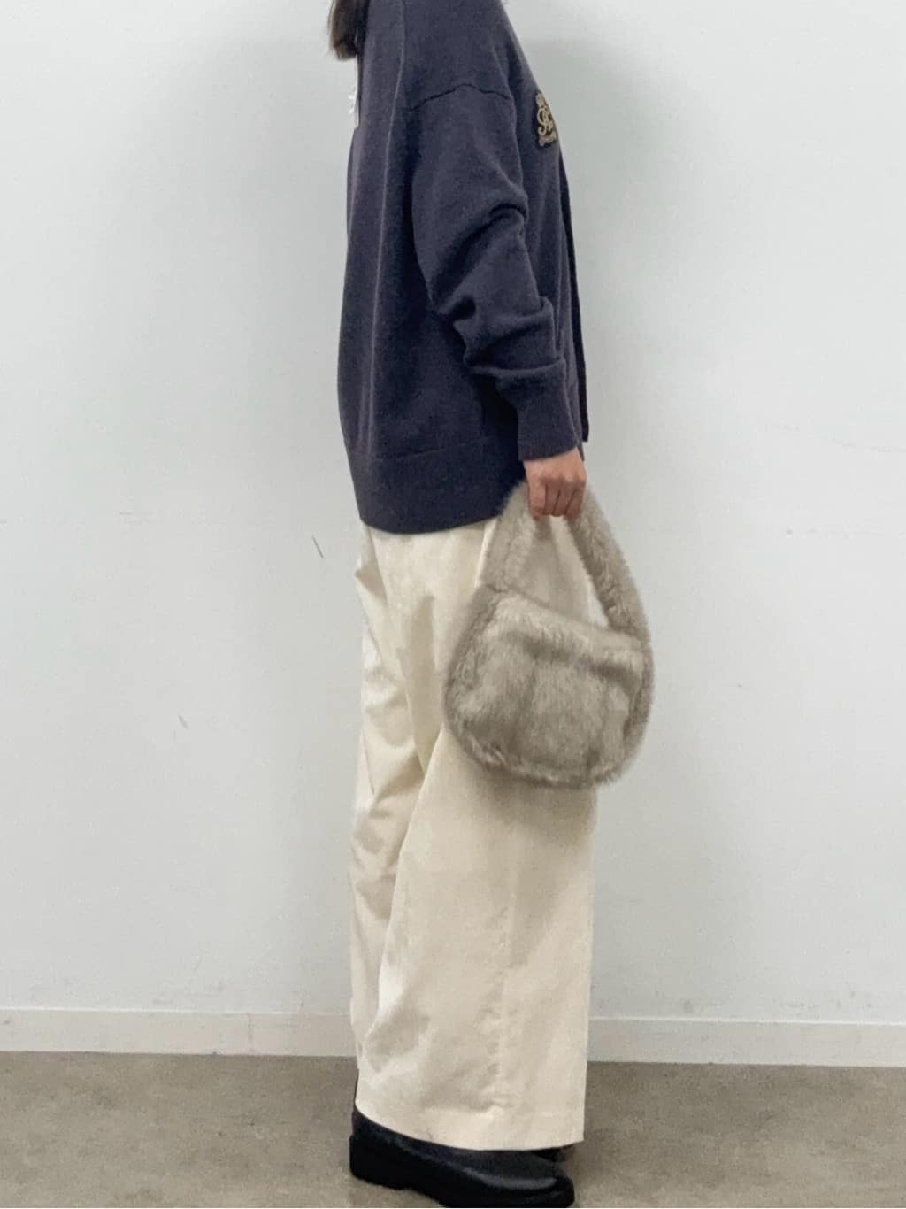 BUNさんの「DRESSTERIOR｜ソフト別珍イージーパンツ」を使ったコーディネート