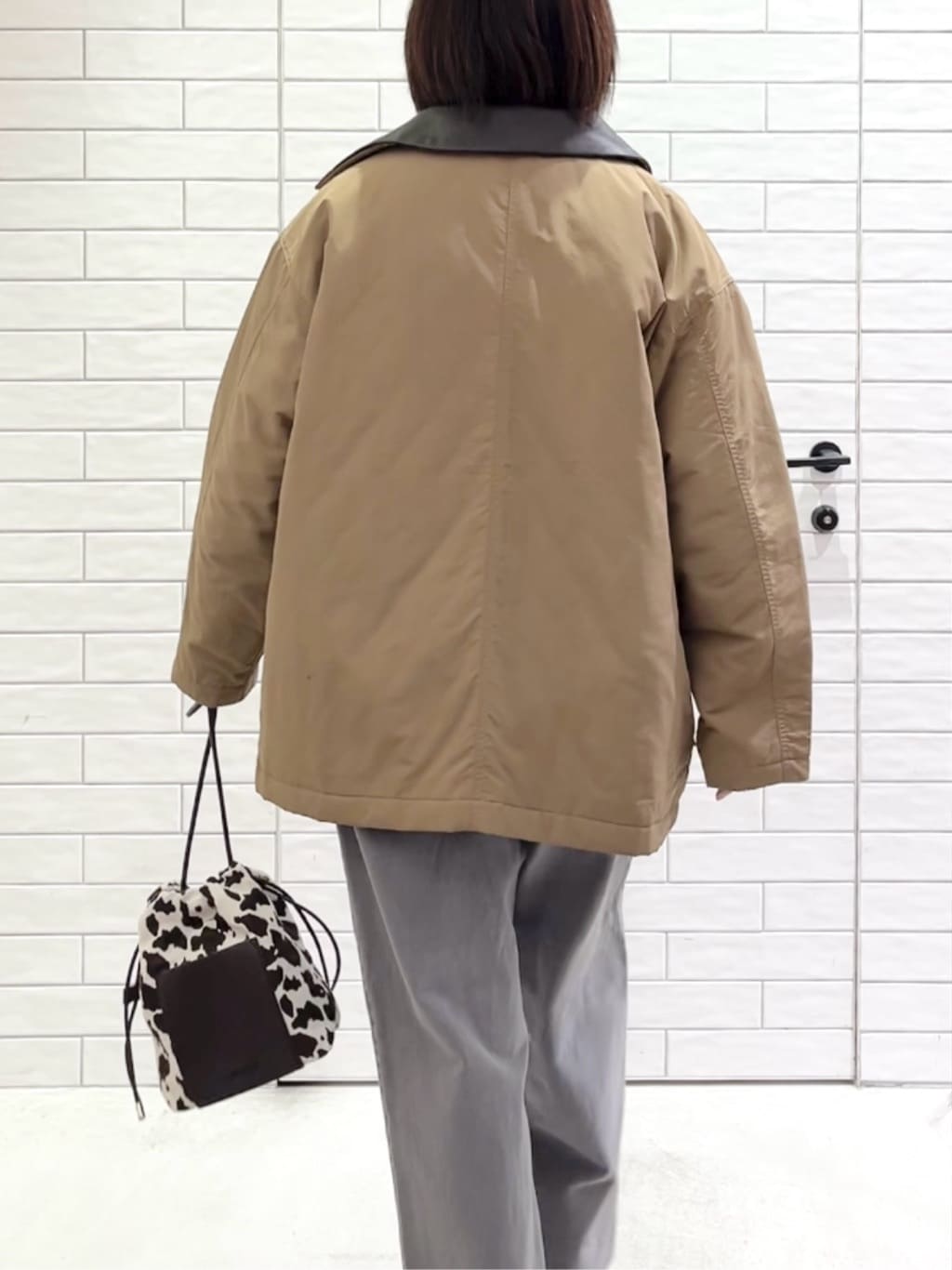 しおりさんの「OPAQUE.CLIP｜《CLASSY掲載》ステンカラー中綿コート【洗濯機OK】」を使ったコーディネート