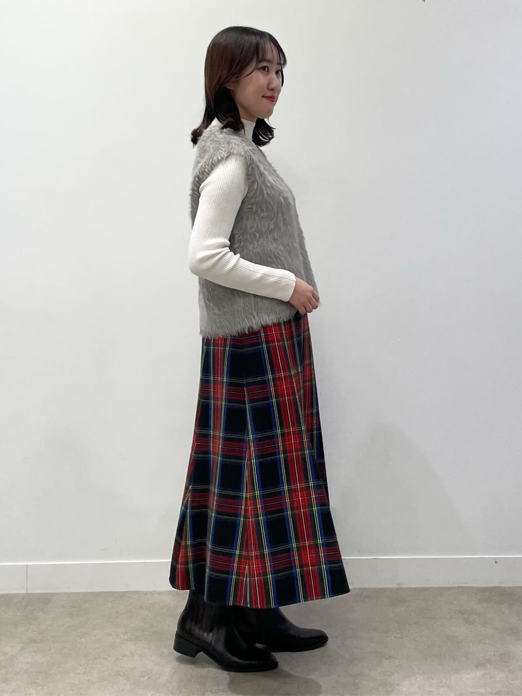 yukariさんの「Dessin｜【2点セット・洗える】シャギーベストニットワンピース」を使ったコーディネート
